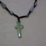 pendentif croix en jade