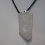 pendentif cristal de roche brut pointe