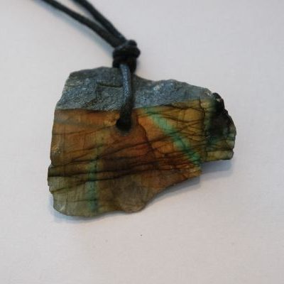 pendentif pierre percée labradorite protection