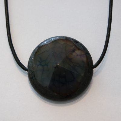 pendentif pierre percée agate craquelée bleue