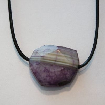 pendentif pierre percée agate violette