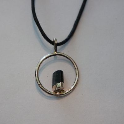 pendentif anneau tourmaline noire