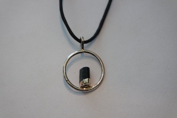 pendentif anneau tourmaline noire