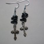 boucles d&rsquo;oreilles hématite et croix