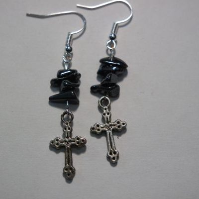boucles d&rsquo;oreilles hématite et croix