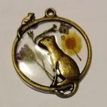 souris et chat, résine et fleurs, nacre